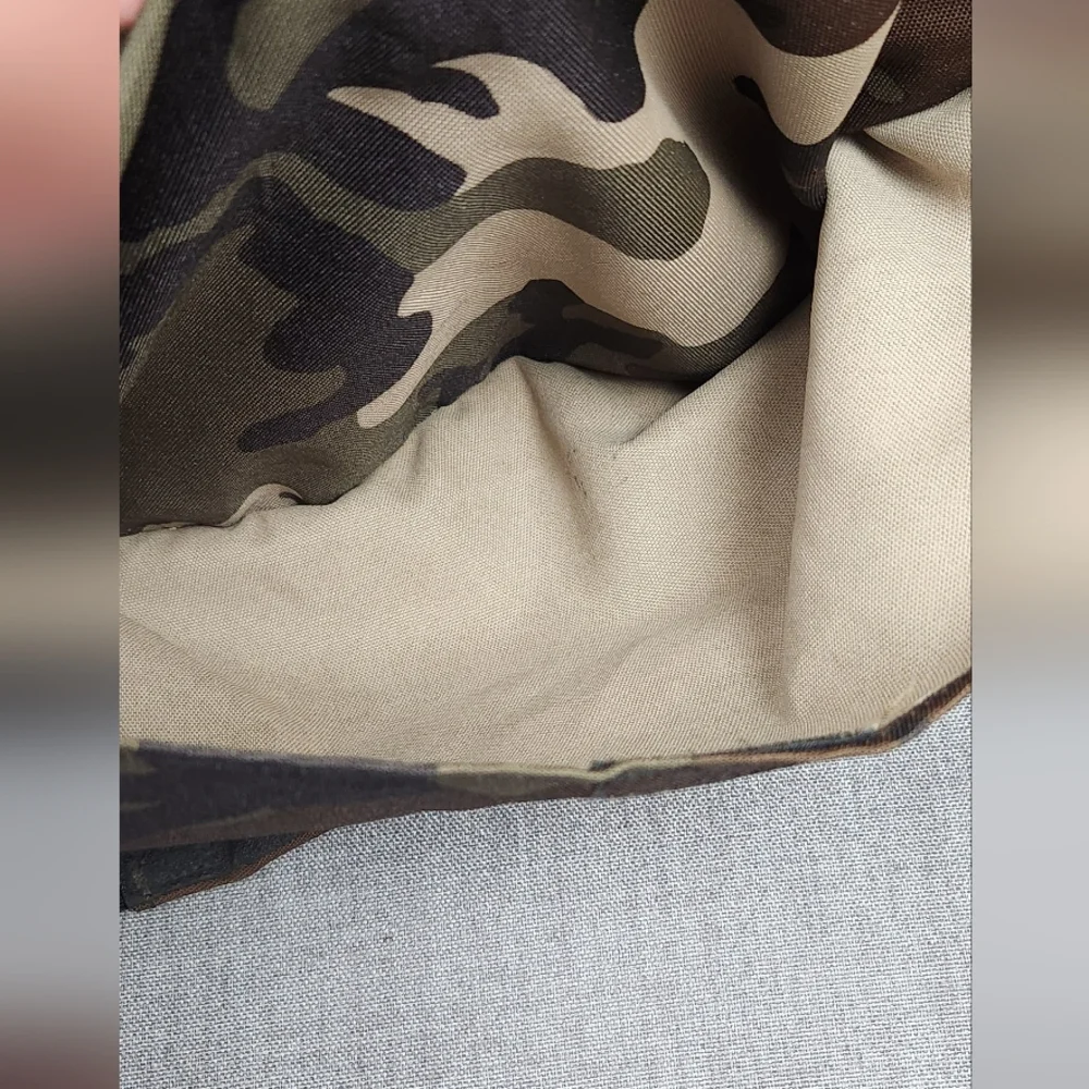 Eastpak Camo Messenger Crossbody Multi Compartment Bag. - Picture 5 of 9